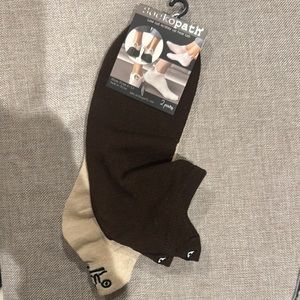 New Sockopath 2pk Men's Brown and Tan low cut socks w/expression heel tabs